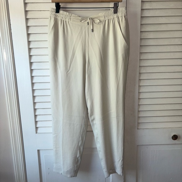 NWT Eileen Fisher Silk Ankle Pant Bone Cream Color size Petite Medium Pull-On - Picture 3 of 6